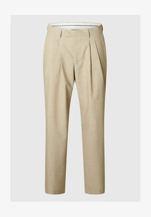 Beżowe spodnie plisowane, wykonane z teksturowanej tkaniny, z dopasowanym krojem i prostymi nogawkami. Odpowiednie zarówno na formalne, jak i casualowe okazje.