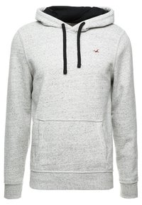 Šedá mikina s kapucí vyrobená z bavlněné směsi, s černým vnitřkem kapuce, přední kapsou, černými šňůrkami a malým červeným logem na hrudi.