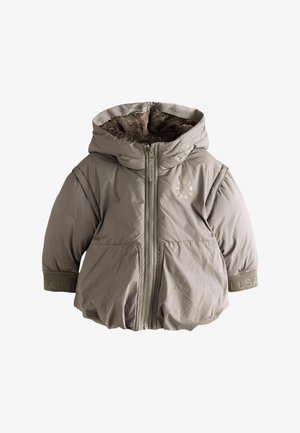 Giacca puffer in beige tenue, con cappuccio e chiusura a zip completa. Fodera interna morbida, polsini a costine e dettaglio del logo sul petto.