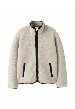 Veste polaire beige zippée avec col haut et bordure noire sur la fermeture éclair, les poches, les poignets et l'ourlet, présentée sur fond blanc.