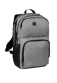 Mochila de tela gris con acentos negros, múltiples compartimentos con cremallera, correas de hombro acolchadas y un parche de logo triangular.