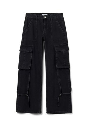 Pantaloni cargo neri in denim, con gambe larghe, due grandi tasche laterali e coulisse regolabili all'orlo.
