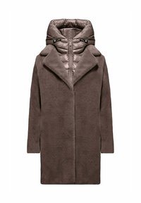 Bruine faux fur jas met een afneembare gewatteerde capuchon, voorzien van een ritssluiting en een slank silhouet. Gelaagd buitenmateriaal met een gladde voering.