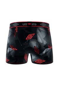 Boxer shorts noirs présentant un motif géométrique avec des formes de diamants rouges. Comprend une ceinture élastique noire et rouge avec un logo.