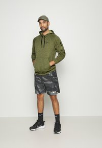 Nike Performance Sweatshirt com capuz - rough green heather alligator black