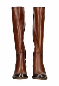 Brune læderknæ-høje støvler med en glat tekstur, tætsiddende design, afrundet tå og en let hæl. Ingen synlig hardware eller mønstre.