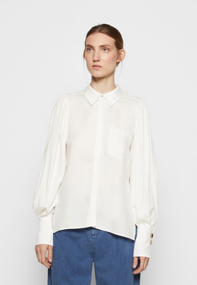 Damen Kleider | Mother of Pearl SHIRT WITH PLEATED SLEEVE Hemdbluse white/weiß - VM92326 Damen Kleider | Mother of Pearl SHIRT WITH PLEATED SLEEVE Hemdbluse white/weiß - VM92326