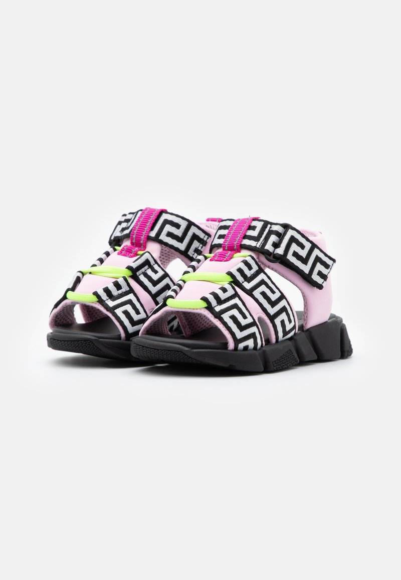 Kinder Sneaker | Versace UNISEX Riemensandalette candy/black/white/rosa - YZ51083 Kinder Sneaker | Versace UNISEX Riemensandalette candy/black/white/rosa - YZ51083