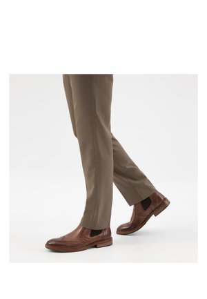 Wojas, BOTKI MĘSKIE WOJAS - Bottines - brown