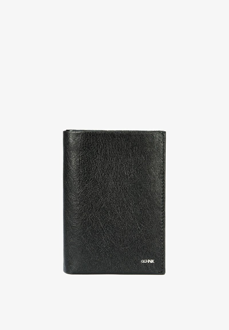 Czarny skórzany portfel o teksturowanej powierzchni, prostokątnym kształcie i małym srebrnym logo w prawym dolnym rogu.