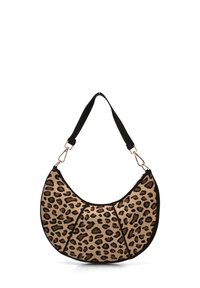 Bolso de hombro de estampado de leopardo con un diseño curvado, que cuenta con una correa negra, herrajes dorados y tela texturizada.
