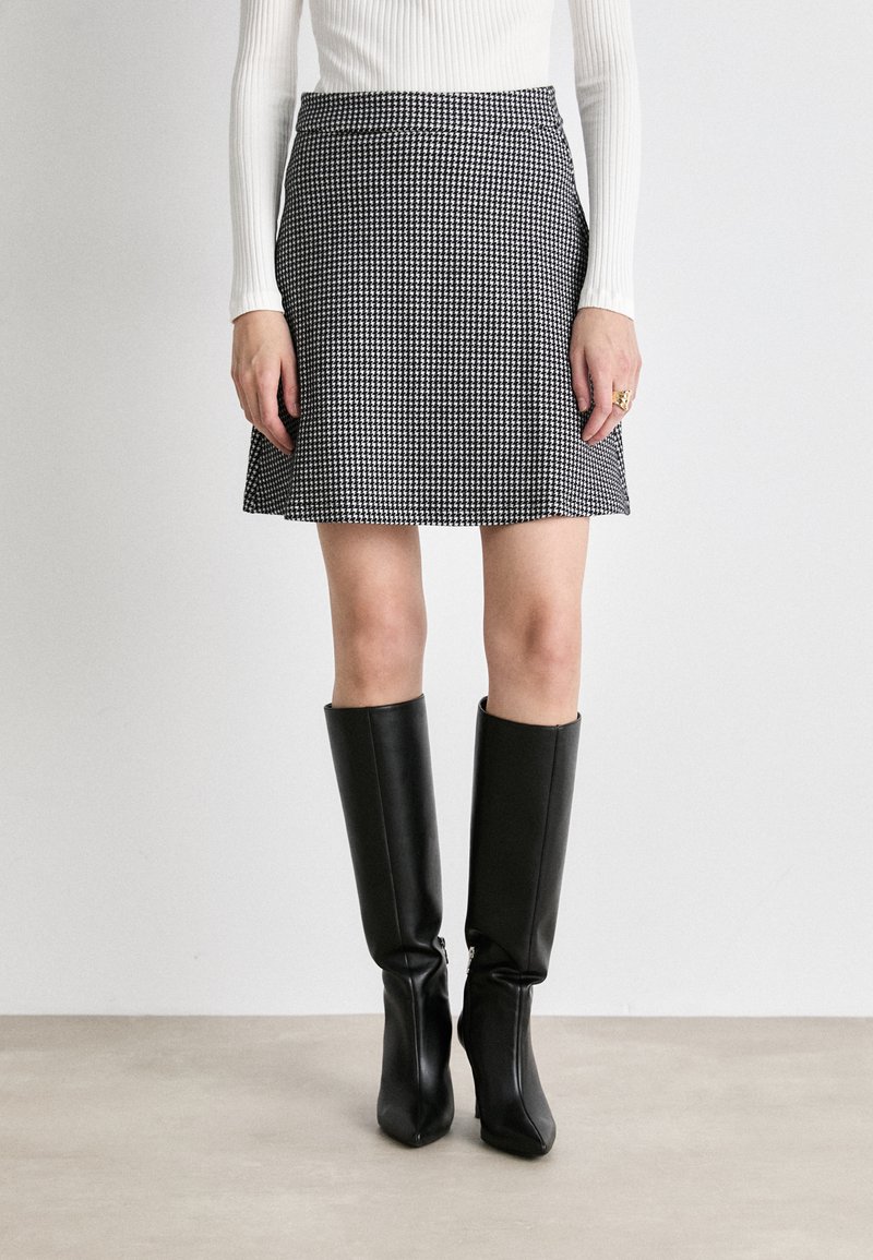 HUGO NALIRIA - A-Linien-Rock - grau