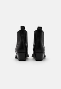 Kentucky's Western Botines camperos - black