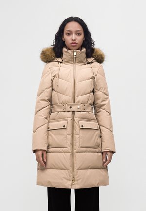 Guess, NEW FATEMA LONG BELTED PUFFER - Зимно палто - thermal clay
