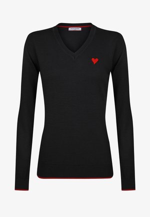 Schwarzer V-Ausschnitt-Pullover mit langen Ärmeln, verziert mit einer roten Herzstickerei und rotem Saum sowie roten Bündchen. Weicher, gestrickter Stoff.