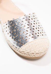 Wallis Espadrillas - silver-coloured