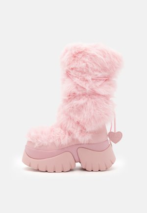 KAWAII SASQUATCH FLUFFY - nrovac vysok boty - pink