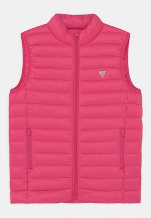 Różowa kamizelka z ociepleniem, z wysokim kołnierzem, przednim suwakiem i dwoma bocznymi kieszeniami na suwak. Posiada poziome pikowanie i akcent z logo.