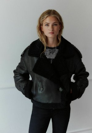 REGULAR FIT - CROPPED AVIATOR  - Bunda z nepravej kože - black