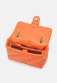 Pinko LOVE PUFF  - Torba čez telo - orange
