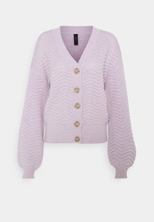 Světlofialový pletený kardigan se vzorem cik-cak, výstřihem do V, dlouhými balónovými rukávy a pětiknoflíkovým zapínáním vpředu.