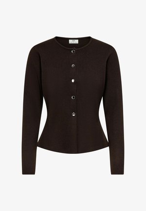 Cardigan marron foncé ajusté avec manches longues et cinq boutons ronds argentés sur le devant, encolure ronde et légère évasement à la taille.