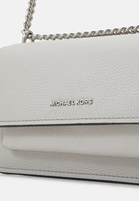 MICHAEL Michael Kors CLAIRE XBODY - Rankinė per petį - aluminum
