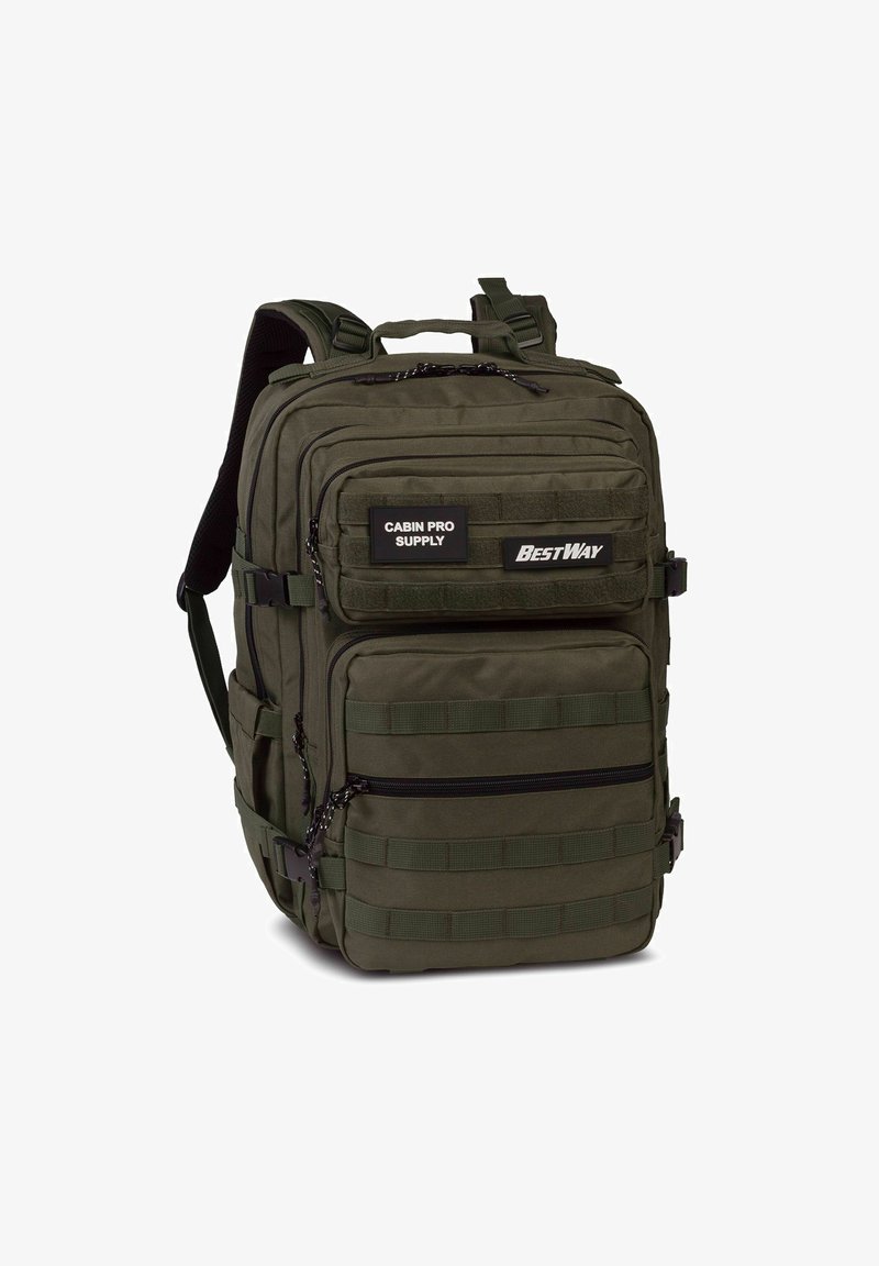 Zaino verde oliva realizzato in tessuto resistente, con vari scomparti con cerniera, spallacci regolabili e passanti per attacchi.