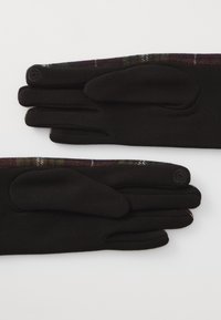 Et par svarte stoffhansker med brun rutete kant, viser håndflaten og baksiden på hvit bakgrunn.