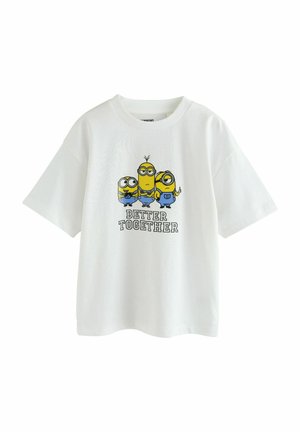Weißes T-Shirt mit kurzen Ärmeln, das einen grafischen Druck von drei gelben Minions mit dem Text "BESSER ZUSAMMEN" in Schwarz zeigt. Aus weichem Baumwollmaterial.