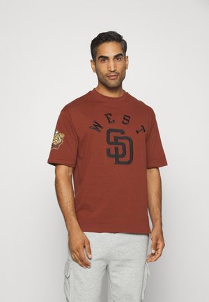 MLB SAN DIEGO PADRES TEAM PATCH TEE - Article de supporter - brown