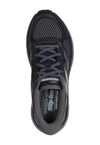 Scarpe da ginnastica Skechers Slip-ins nere e grigie con tomaia in rete, collare imbottito e lacci grigi, viste dall'alto.
