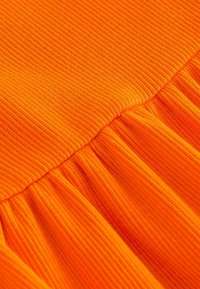 Next REGULAR FIT - Pletené šaty - orange