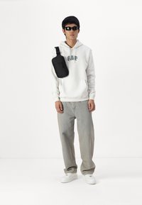 GAP TONAL ARCH - Hoodie - carls stone