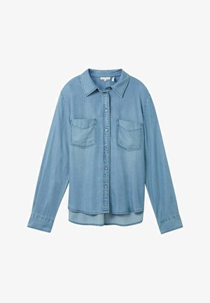 Jasnoniebieska koszula dżinsowa z długimi rękawami, z zapięciem na guziki i dwoma naszywanymi kieszeniami z przodu. Posiada klasyczny kołnierzyk i lekko zaokrąglony dół.