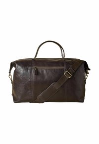 Bolsa de viaje de cuero marrón oscuro con asas dobles, correa de hombro ajustable, bolsillo delantero con cremallera y un acabado suave y texturizado.