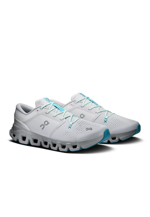On CLOUD X 5 - Trainers - frost alloy — photo 2