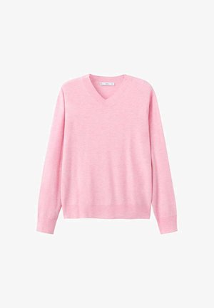 Pulover roz cu guler în V, realizat dintr-un material tricotat moale. Mâneci lungi cu manșete și tiv ribotate, având o textură netedă și un model minim.
