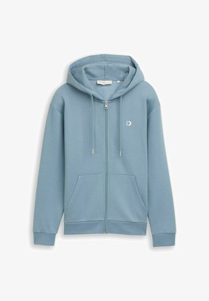 Sweat à capuche zippé bleu clair avec poches avant, cordons de serrage et petit logo blanc sur la poitrine gauche, présenté sur un fond blanc.