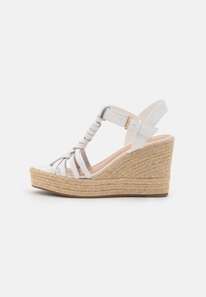Korolliset sandaalit - white