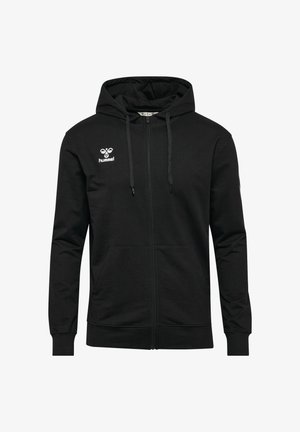 Svart zip-up hoodie av mjukt tyg med luva med dragsko, framfickor och vit logga på vänster bröst. Enkel och funktionell design.