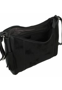 Borsa a tracolla nera realizzata in materiale liscio, con chiusura a zip, tasca interna e dettaglio a frange sul lato.