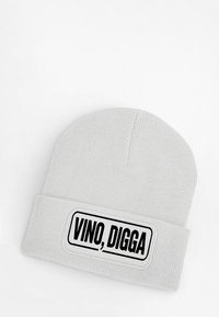 Gray knitted beanie with a rolled cuff. Features a white rectangular patch with the text "VINO, DIGGA" in bold black letters.