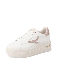 Sneaker in pelle bianca con tacco glitterato rosa testurizzato, design con lacci e suola spessa color crema con dettagli dorati sui lati.