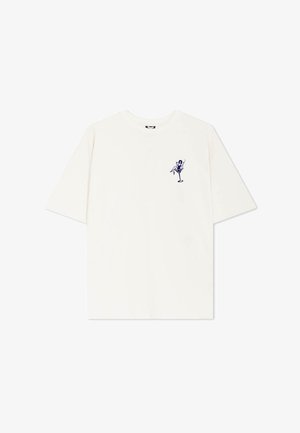 Kremfarget t-skjorte med korte ermer, med et marineblått grafisk motiv av en sittende figur med en drink på venstre brystområde. Myk tekstur og ledig passform.