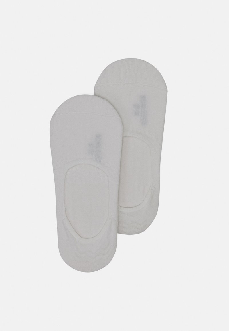 White cotton no-show socks with a smooth texture, rounded toe, and elasticized edges for a secure fit. Subtle branding on the side.