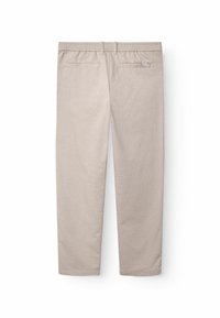 Beige chino nadrág egyenes szabásban, sima textúrával és rugalmas derékkal. A hátsó zsebek egyszerűek. Minimalista stílus.
