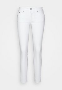 Vita denim skinny jeans med en slät textur, femficksdesign, enkel knappstängning och diskret logotypdetalj nära midjan.