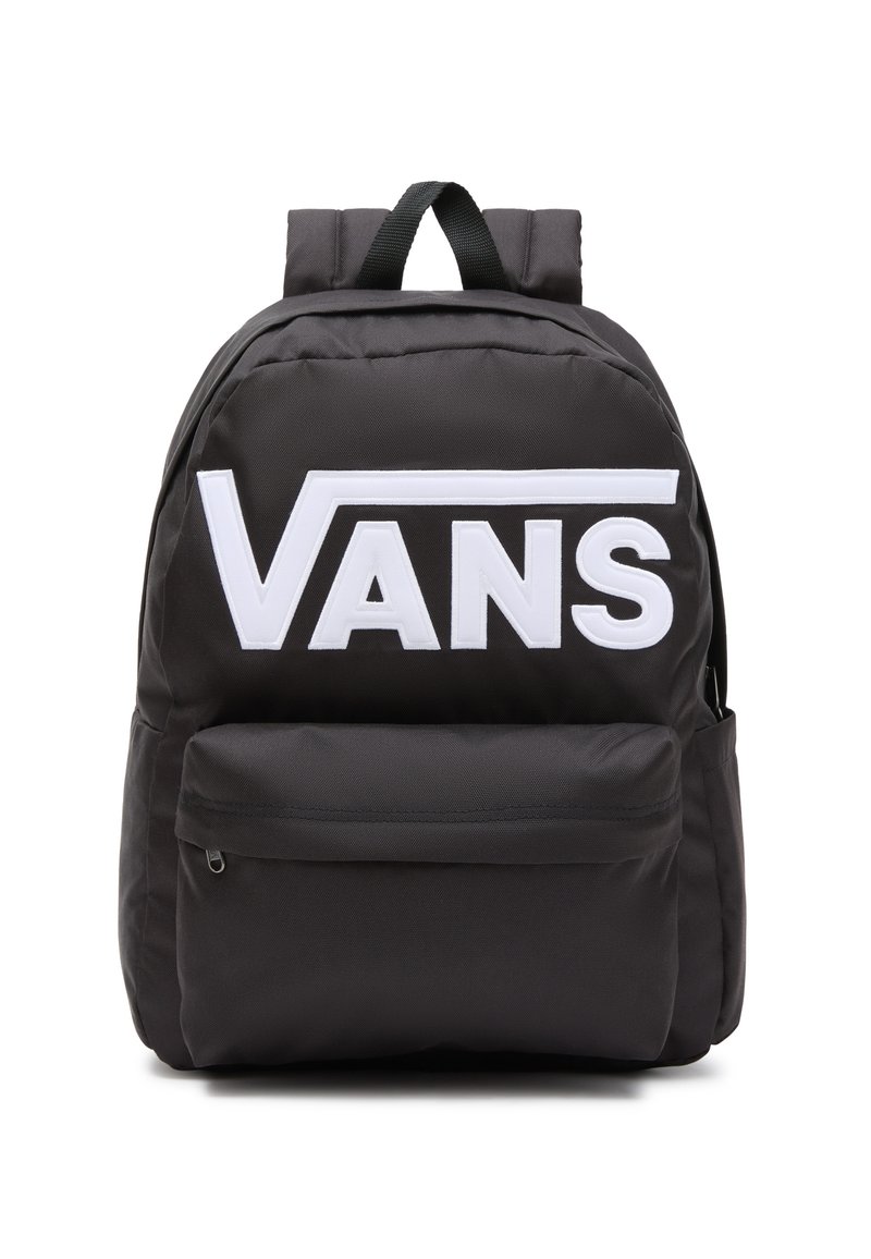 Mochila de tela negra con un gran logo blanco de Vans. Presenta un bolsillo frontal con cremallera y correas de hombro acolchadas para mayor comodidad y soporte.