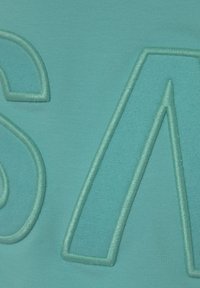 Thumbnail Image 4